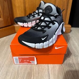 Nike women’s Metcon 4 size 7